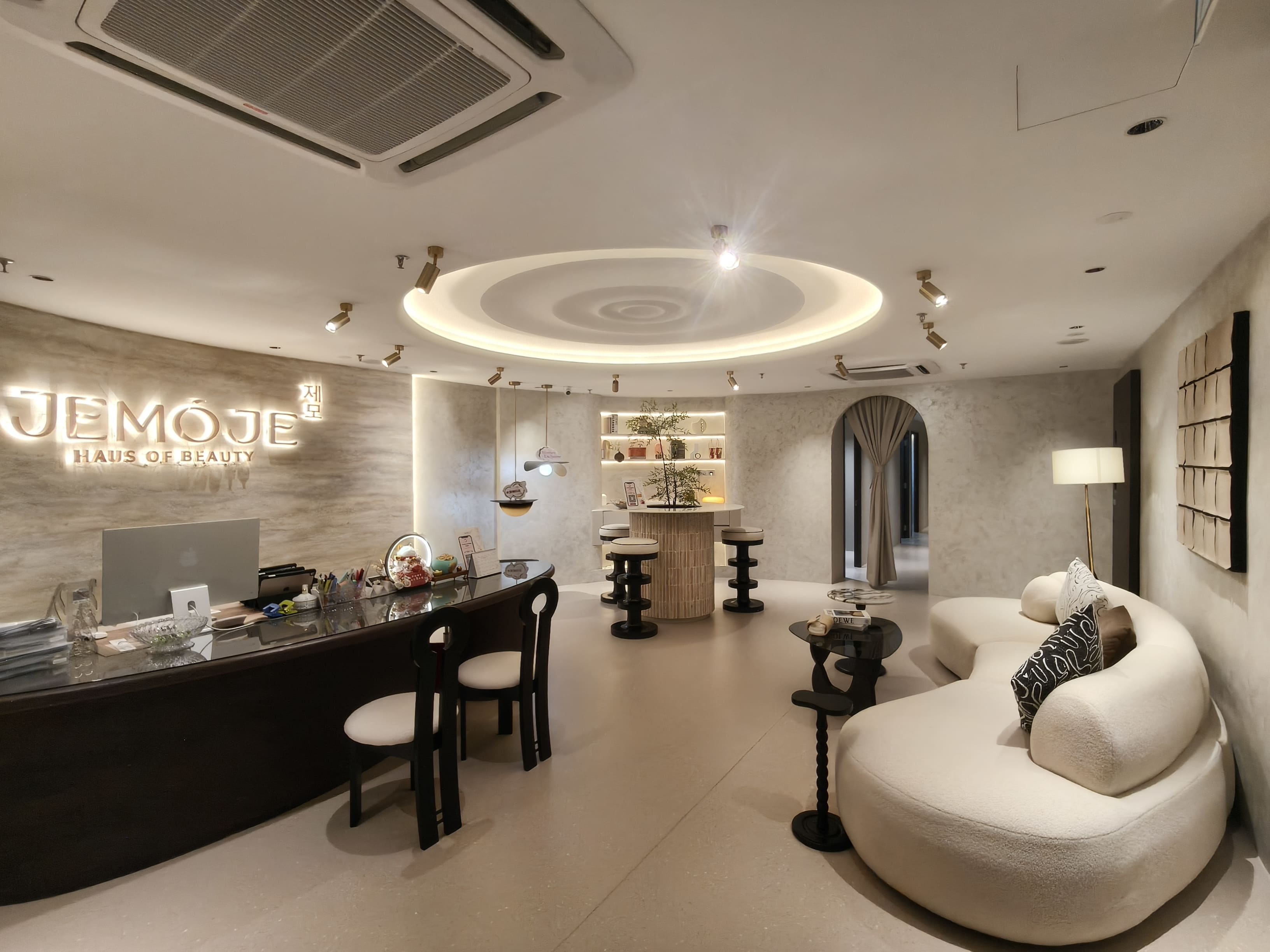 Explore JEMOJE beauty spaces by branch.