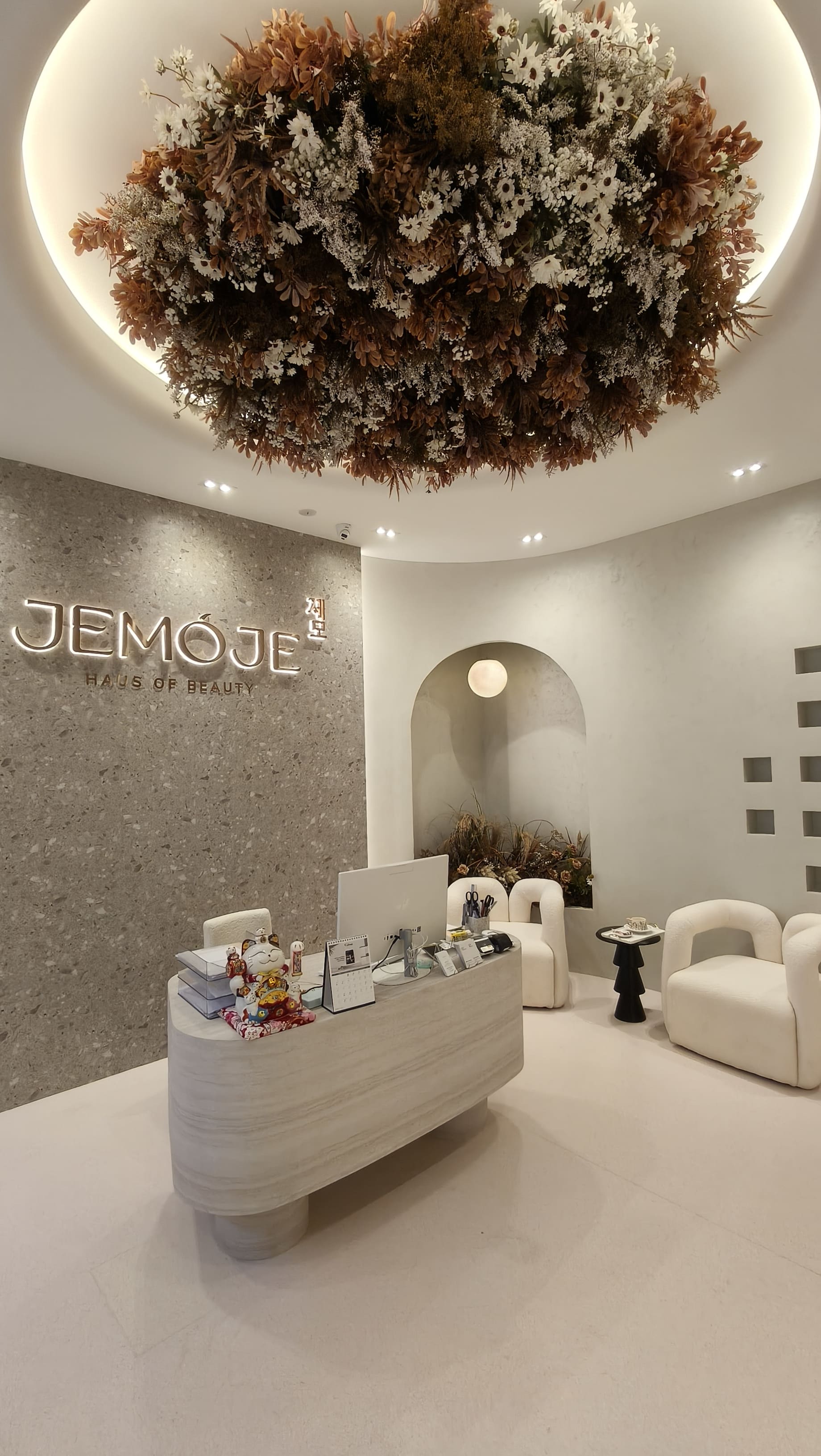 Explore JEMOJE beauty spaces by branch.