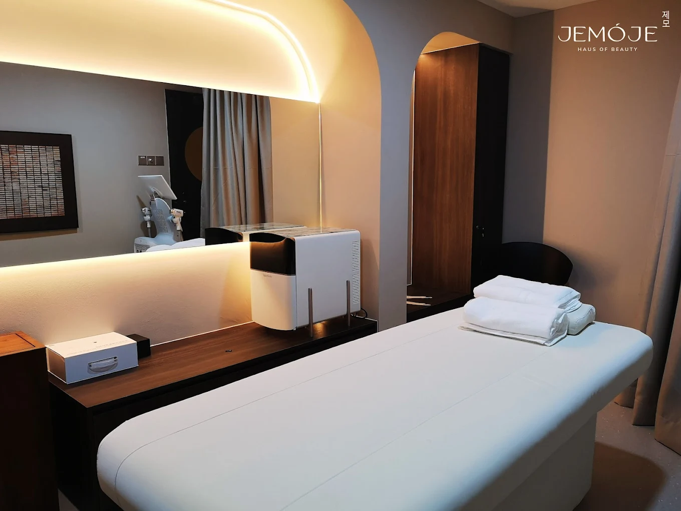 JEMOJE consultation interior